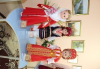 Представлен национальный костюм Чеченской республики, русский и греческий костюмы